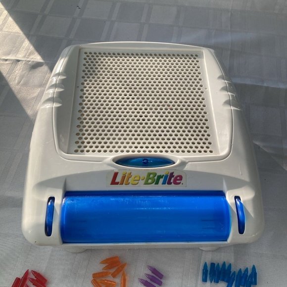 Vintage Lite Brite 2003 With 50+ Pegs And Bulb Classic Toy Read - Picture 4 of 7